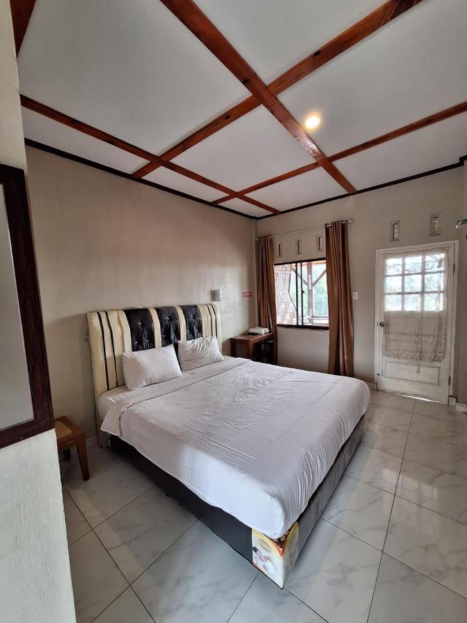 Ron'S Guest House Berastagi Backpacker Rooms מראה חיצוני תמונה