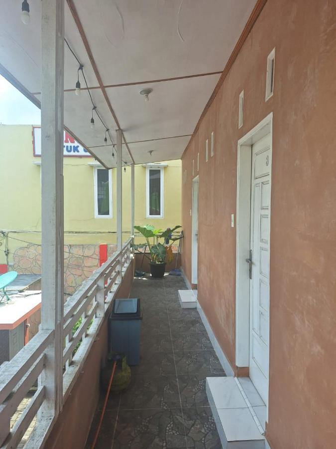 Ron'S Guest House Berastagi Backpacker Rooms מראה חיצוני תמונה
