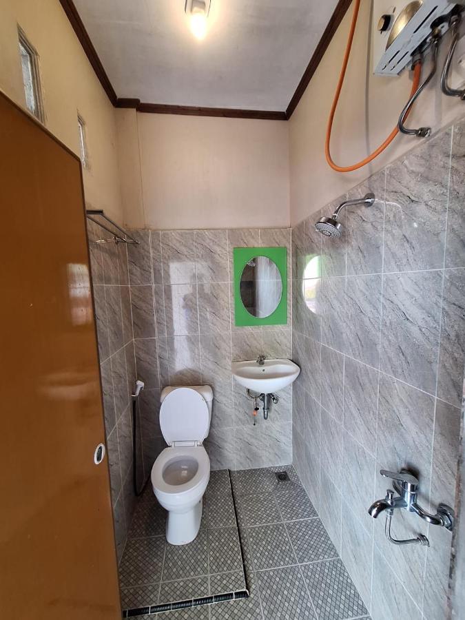 Ron'S Guest House Berastagi Backpacker Rooms מראה חיצוני תמונה