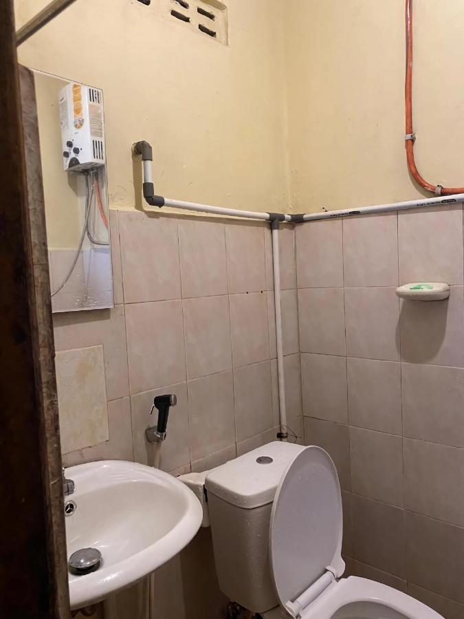 Ron'S Guest House Berastagi Backpacker Rooms מראה חיצוני תמונה
