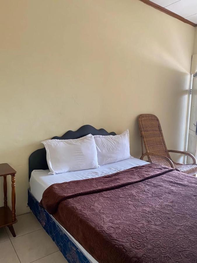 Ron'S Guest House Berastagi Backpacker Rooms מראה חיצוני תמונה