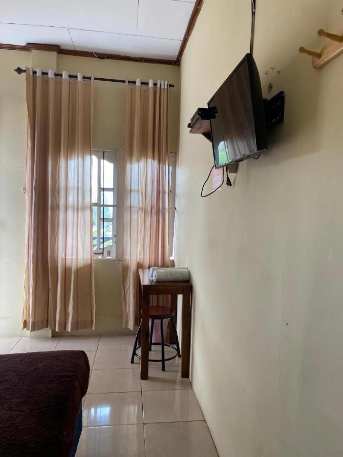 Ron'S Guest House Berastagi Backpacker Rooms מראה חיצוני תמונה