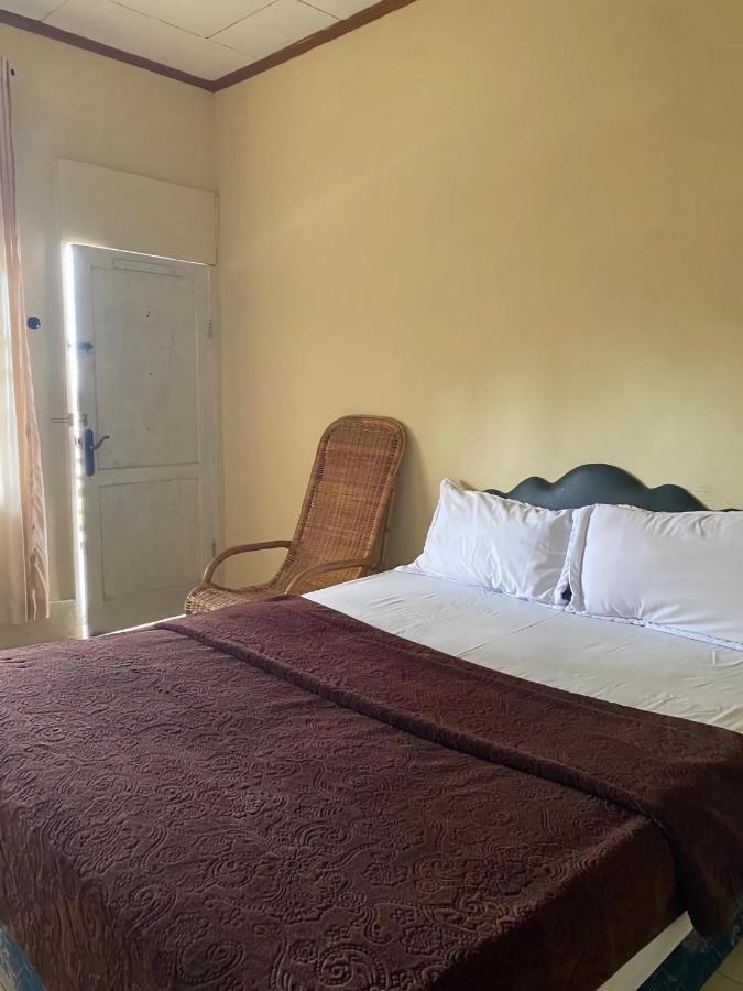 Ron'S Guest House Berastagi Backpacker Rooms מראה חיצוני תמונה